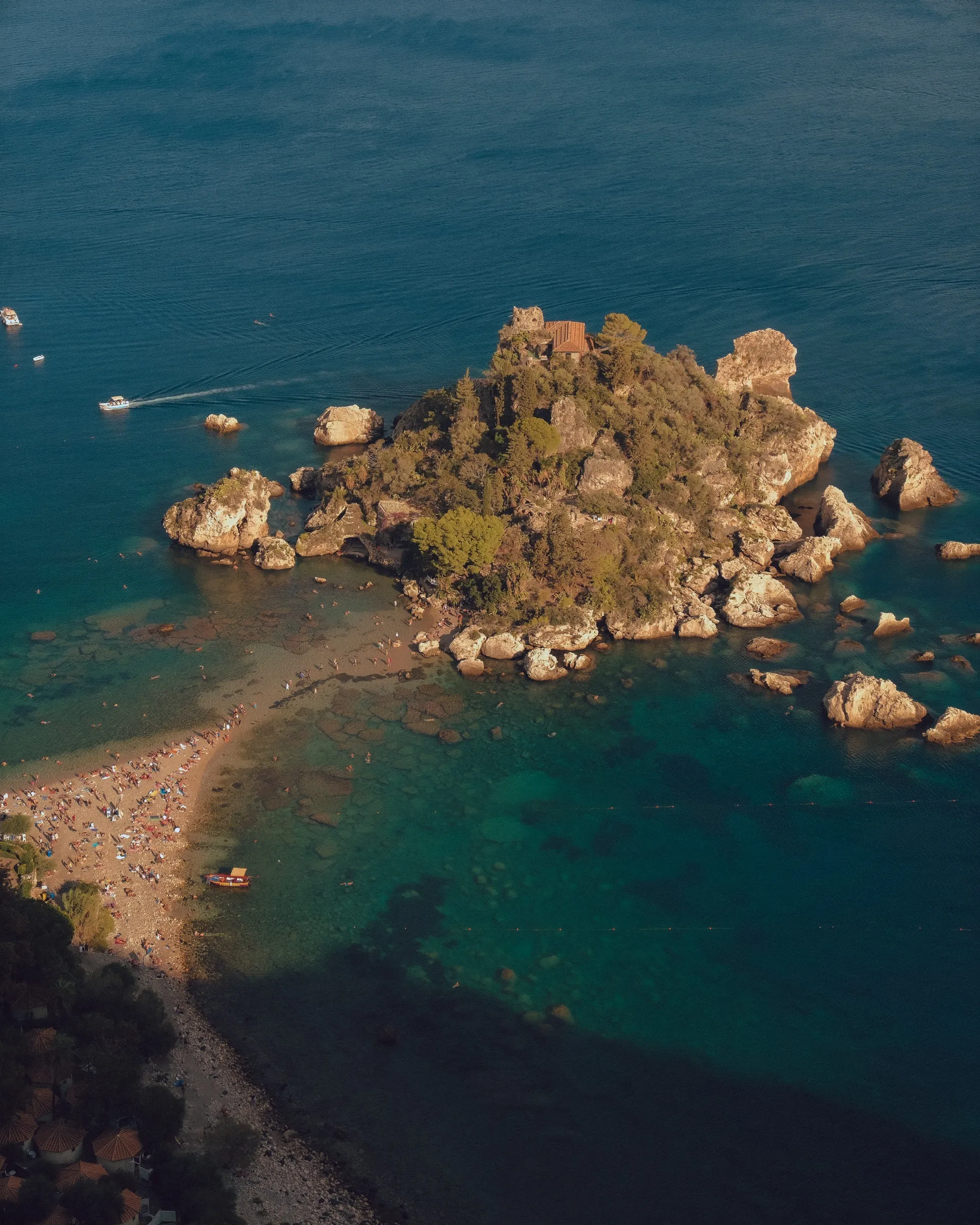 Isola Bella bij Taormina, verbonden met het strand door een landtong