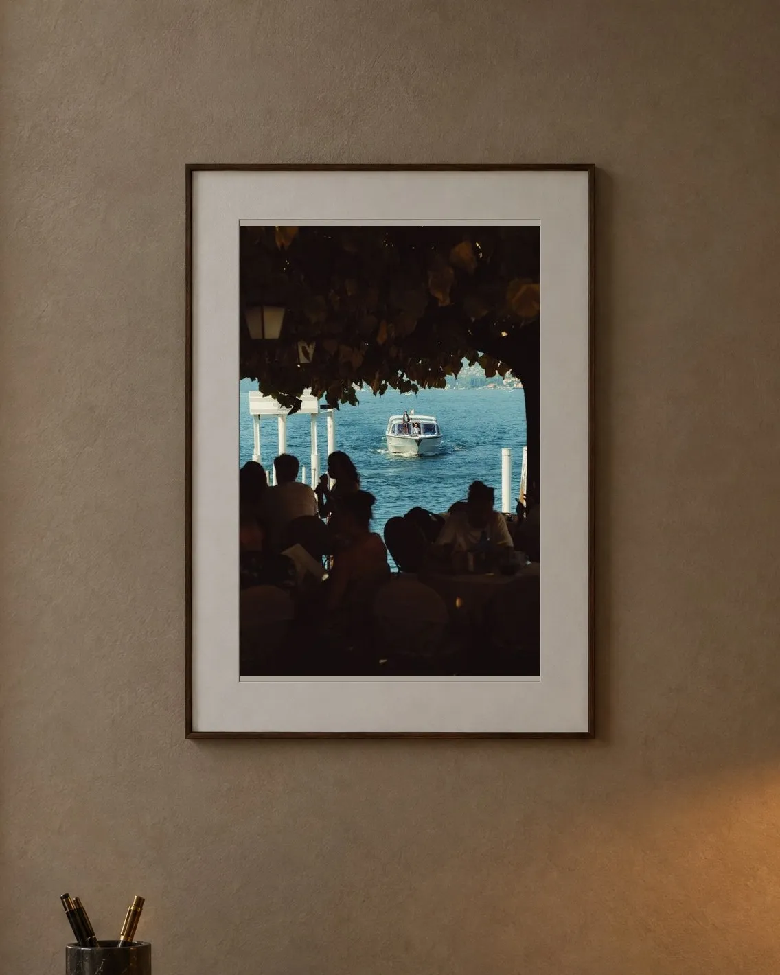 Bellagio, Lago di Como aan de muur, in een lijst walnoot