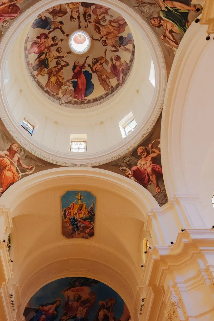 Het plafond van een Italiaanse kerk