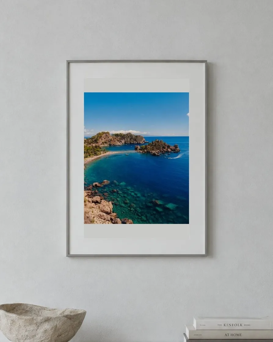 La Isola Bella, van boven aan de muur, in een lijst staal mat